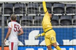 爱游戏官方-包含那不勒斯门将力挽狂澜，多次挡出关键球的词条