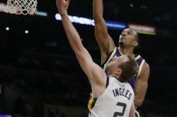 爱游戏娱乐-湖人鏖战热火B队，布拉德利打破历史纪录