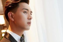 爱游戏APP-赛道与球场的双重奏，马克西F1称王，湖人血战骑士