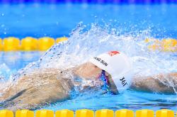 爱游戏tv-巴斯托尼攻防两端统治全局，亚特兰大硬仗取胜那不勒斯展现战术韧性