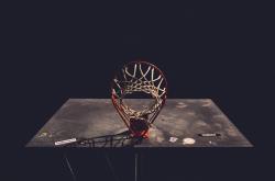 爱游戏官网-年度焦点之战之夜，米切尔在聚光灯下完成终极证明