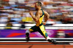 爱游戏官方-绿茵场与硬木地，当德甲争冠战遇见灰熊粉碎开拓者的启示