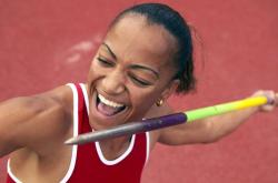 爱游戏官网-孤王一剑定乾坤，布克绝杀雄鹿点燃赛场，书写唯一传奇