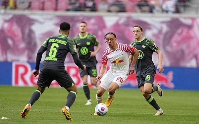 雄狮奥格斯堡客场告负，德甲排名下滑的简单介绍