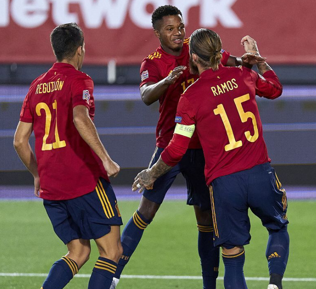 拉科鲁尼亚队在欧国联比赛中击败对手