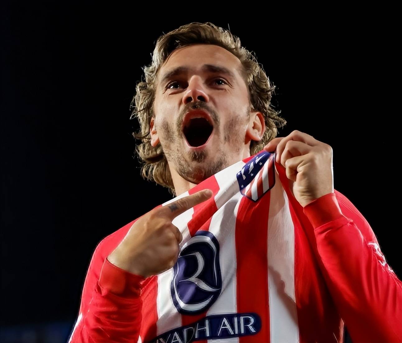 足球明星再度闪耀,绝杀瞬间令人惊艳的简单介绍 足球明星再度闪耀,绝杀瞬间令人惊艳的简单介绍