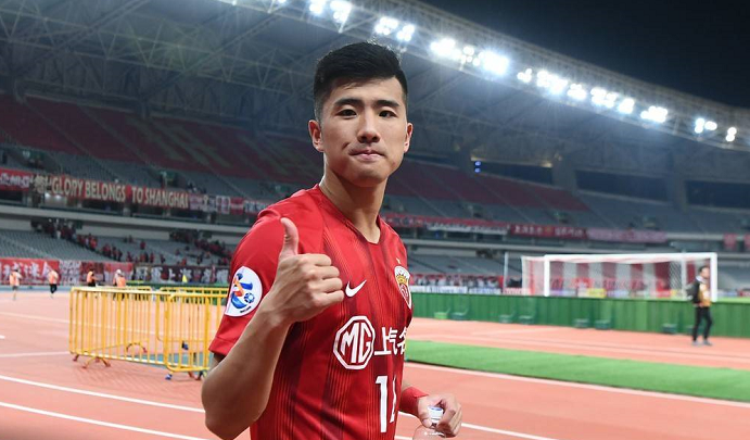 关于前锋连续两场比赛建功,表现抢眼的信息 关于前锋连续两场比赛建功,表现抢眼的信息