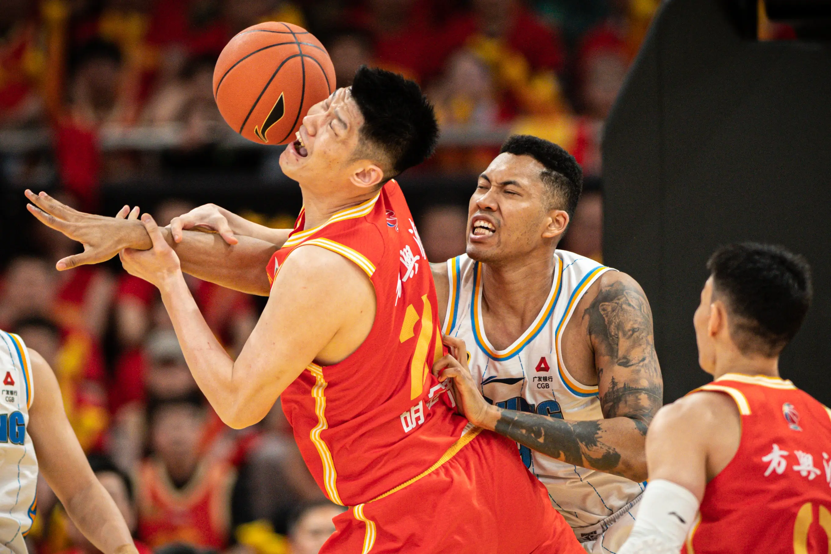 雄鹿客场大胜太阳，取得二连胜的简单介绍