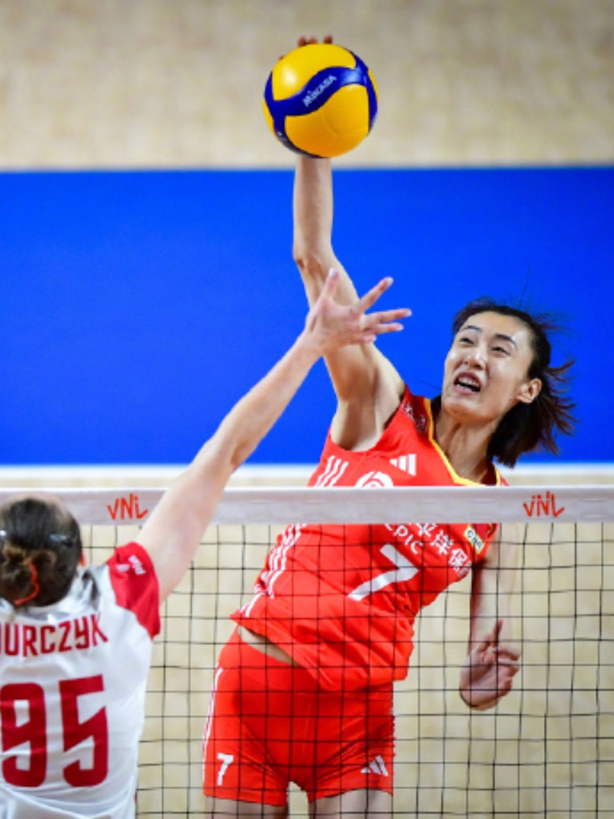 多芬完美封堵对手，豪取联赛连胜！的简单介绍