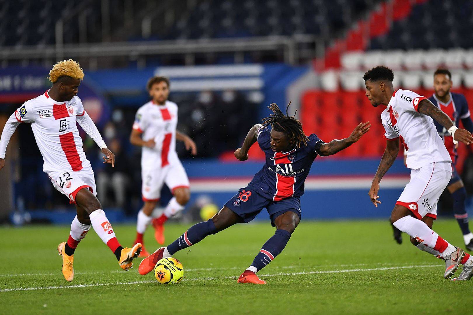 关于第戎法甲进攻力不济遭遇苦战的信息