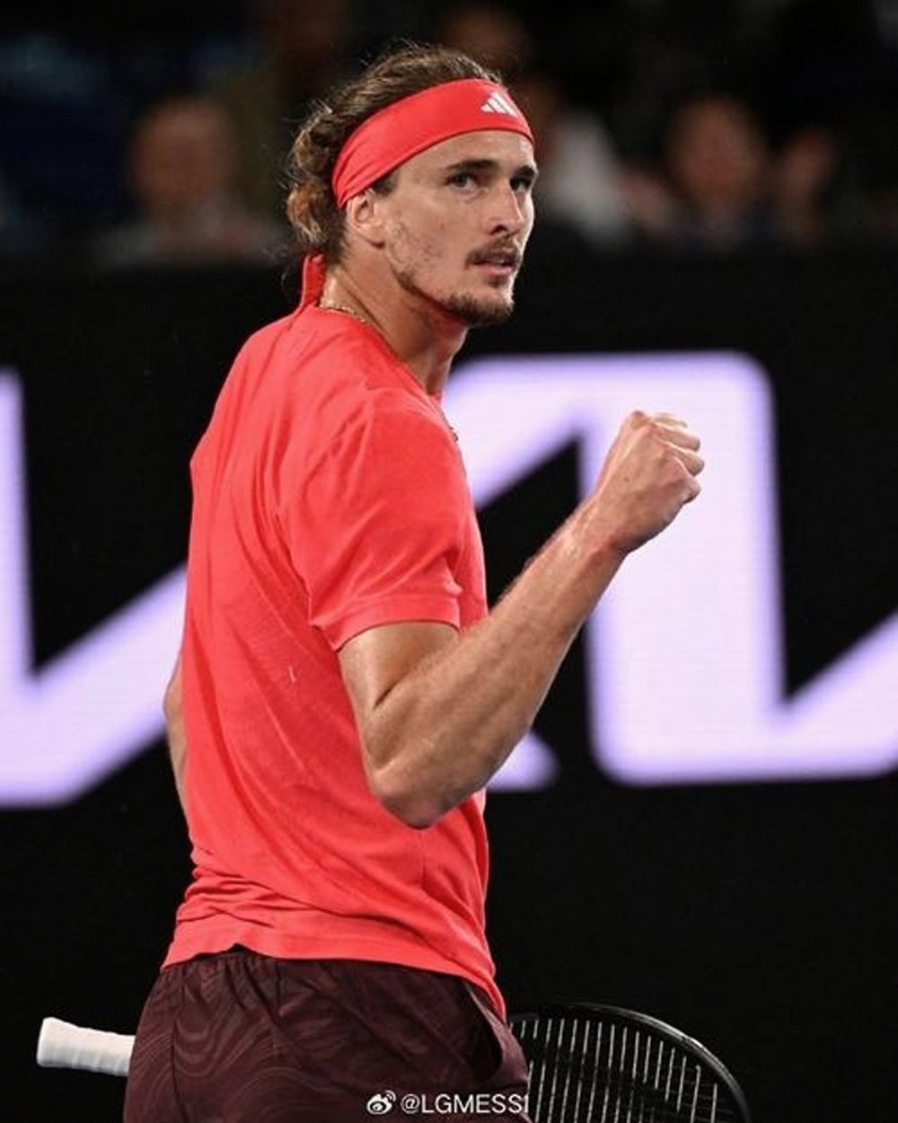 包含法国网球队轻取德国网球队，兹维列夫送出助攻的词条