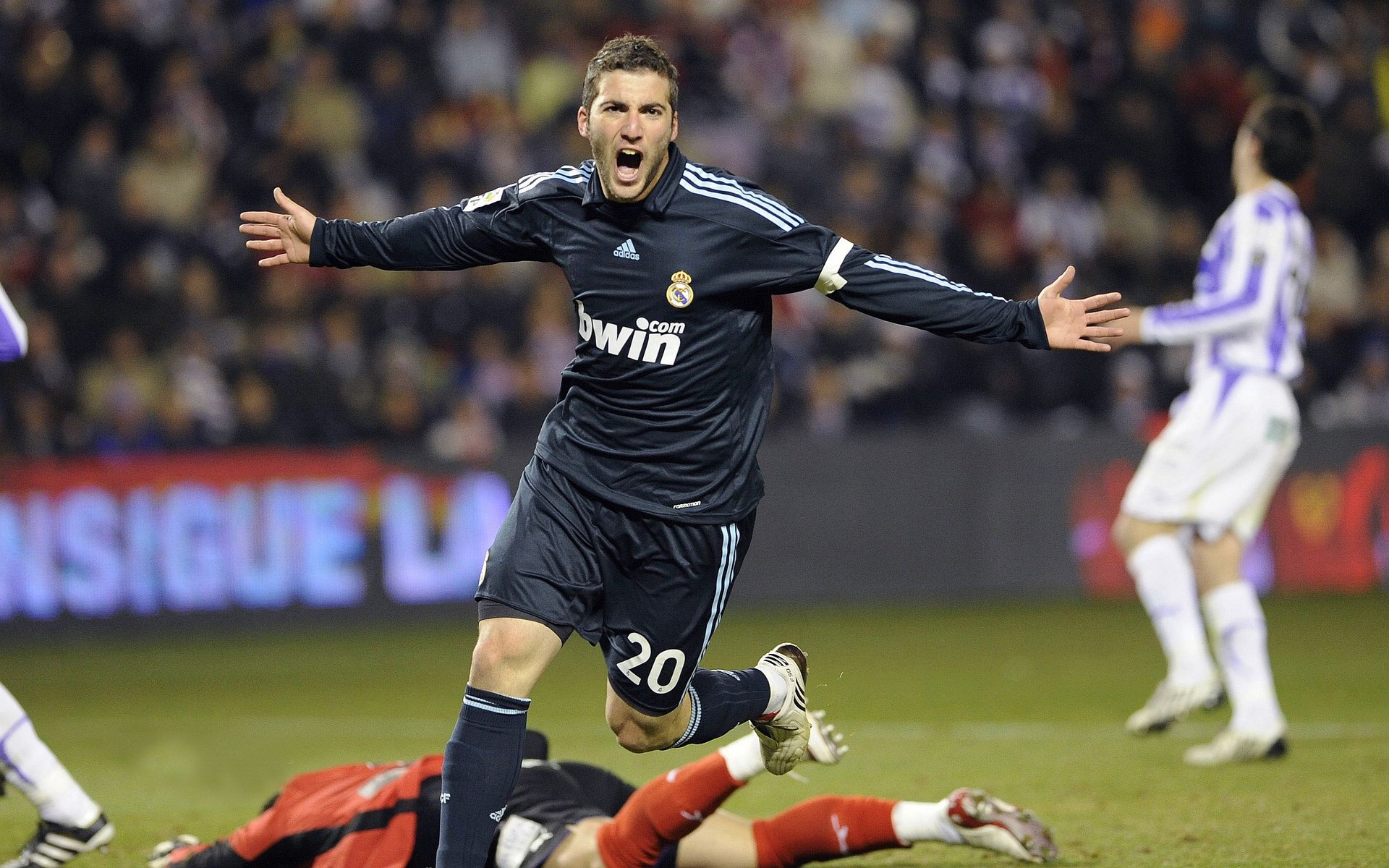 雷霆强压奇才,武切维奇末节接管比赛